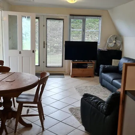 8 The Coombe Holiday home